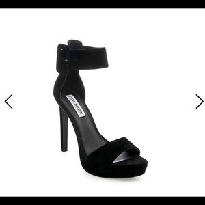 Steve Madden circuit black suede heels